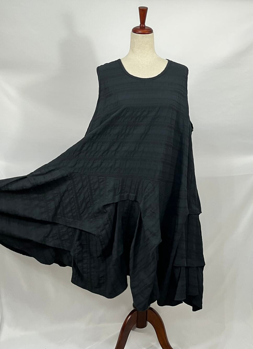 DRESS TO KILL Jane Mohr OS Black Textured Tonal Stripe Sleeveless Dress